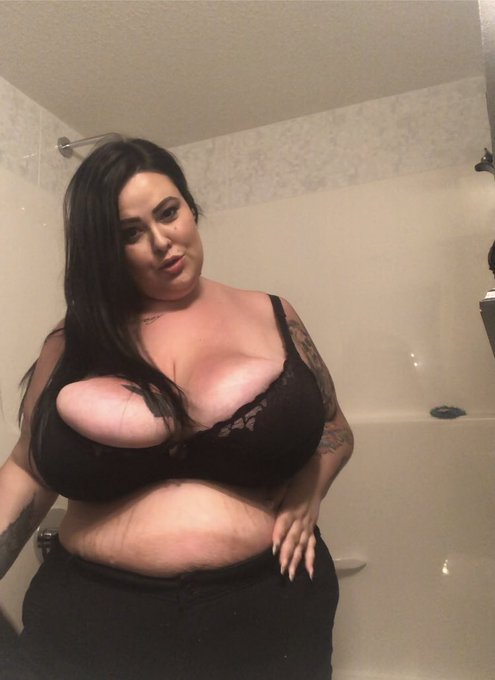 To watch the vid I just posted tonight of me getting undressed !!! Email me for a free trial link to<a href="/tag/bbw"class="tags"><span>#bbw</span></a><a href="/tag/hotness"class="tags"><span>#hotness</span></a><a href="/tag/bigtit"class="tags"><span>#bigtit</span></a>