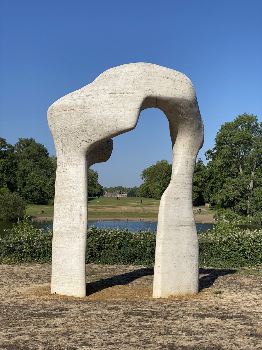 londonwhispers's tweet image. Someone’s taking a restful morning along the Serpentine in London  @theroyalparks #Snoozing #swanlife  #londonparks #NaturePhotography #birdstory