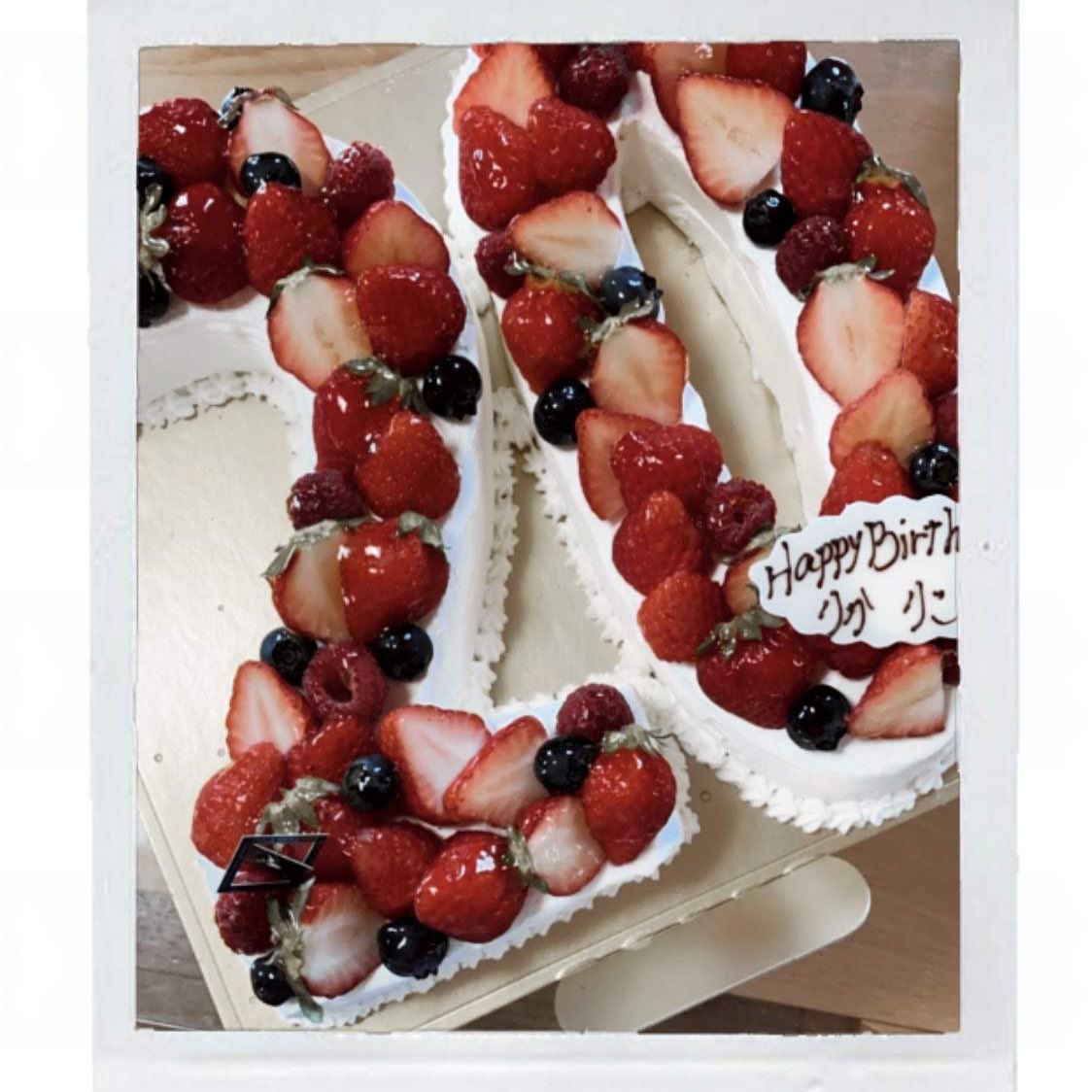 riko6622's tweet photo. ♥️二十歳♥️
沢山お祝いありがとう🥂
最高な1日です〜！ https://t.co/fGs8wSV9C9