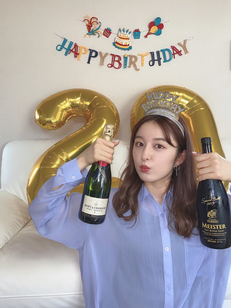 riko6622's tweet photo. ♥️二十歳♥️
沢山お祝いありがとう🥂
最高な1日です〜！ https://t.co/fGs8wSV9C9
