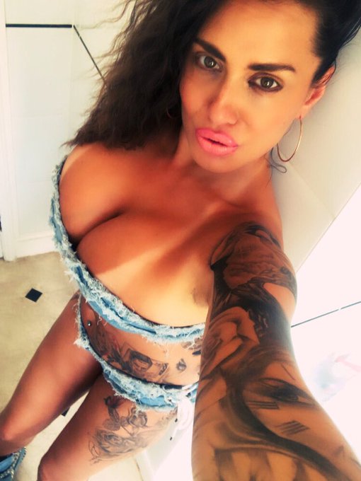 Hey boys I&rsquo;ve just uploaded another naughty pic set 🔥 don&rsquo;t miss out! Sign up and get my exclusive content