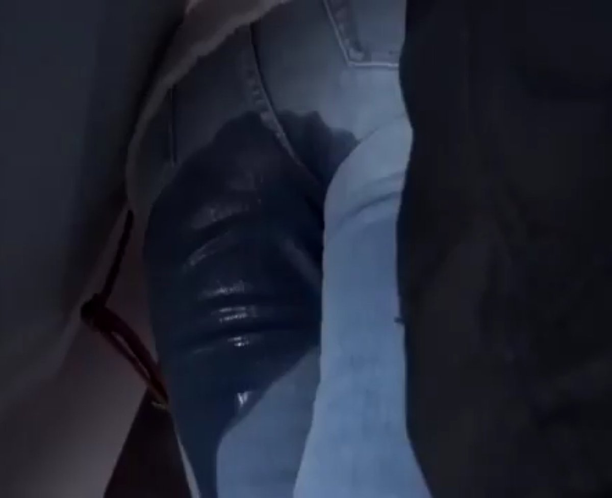 jeans_wetting's tweet photo. 電車の中でおもらししてしまった女の子　ジーンズがびしょびしょ・・・ https://t.co/ut4fY78Fv3

#jeans #pee #omorashi #おもらし #ジーンズおもらし #ジーパンおもらし #デニムおもらし #失禁 #wetting #お漏らし #おしっこ #ジーンズ #ジーパン #デニム #Gパン #Gパンおもらし https://t.co/0aIhquFHjJ