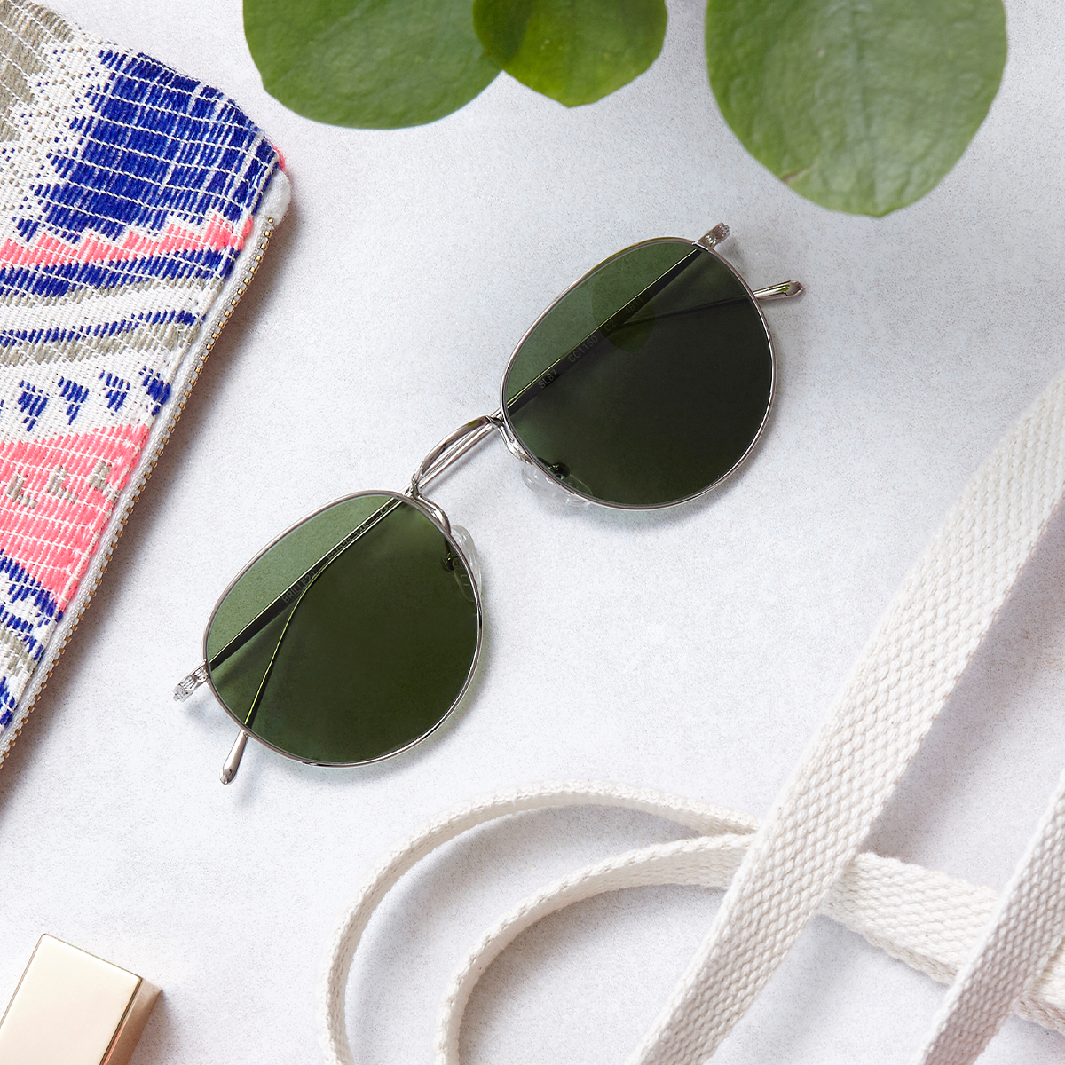 Hinter uns liegt ein langes, sonniges Pfingstwochenende ☀ Auch die neue Woche begrüßt uns mit strahlendem Sonnenschein 😍

Damit wir die #Sonne so richtig genießen können, darf eines nicht fehlen: die perfekte #Sonnenbrille mit permanenter Tönung: 
 
bit.ly/2ZVZmKF

😎