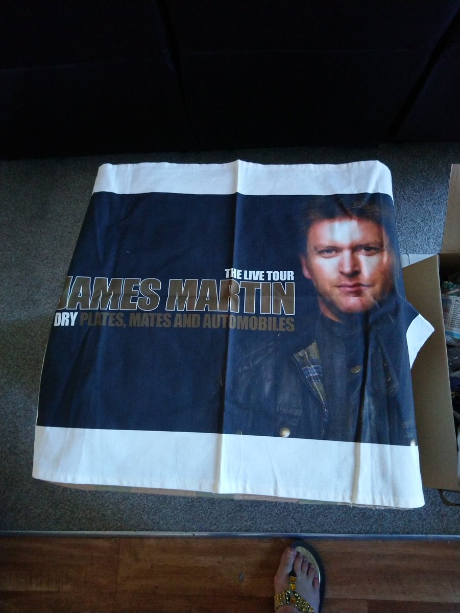 Emptying boxes in my new flat and who comes out of the very first box I open <a href="/jamesmartinchef/">James Martin</a>. So long ago I packed and then lockdown. New start, new life🏡🎉