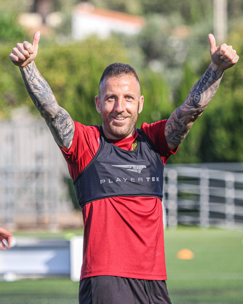 ¡Volvimos! 😍⚽ Óscar Rico echaba de menos tanto el fútbol como nosotros. ¡Vamos a tope! 🖤💪🏼