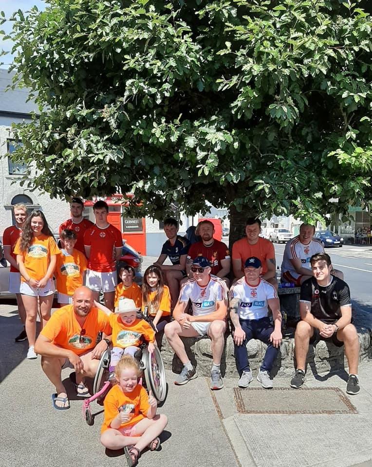 Congrats to all <a href="/BallonGaa/">Ballon Ladies GAA</a> and <a href="/BallonGFC/">Ballon GFC</a> For the Run Malin to Mizen Head in aid of the <a href="/JackandJillCF/">The Jack and Jill Children's Foundation</a> and <a href="/PietaHouse/">Pieta</a> 3000€ raised to be split between both. 
Emily was invited to Ballon as the challenge finished in the beautiful sunshine. Brilliant from all involved! #KC🔴⚫️