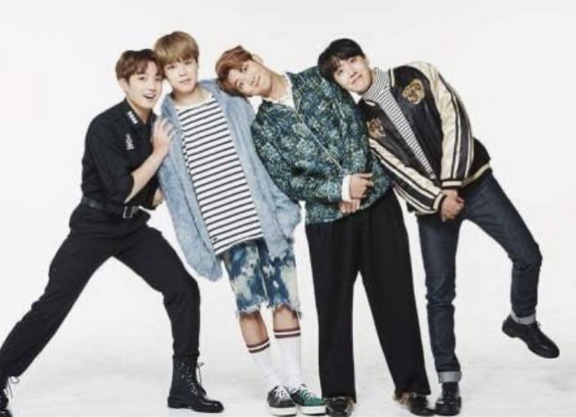 HunForHoseok's tweet photo. Hold up- https://t.co/WLKxjpBMAJ