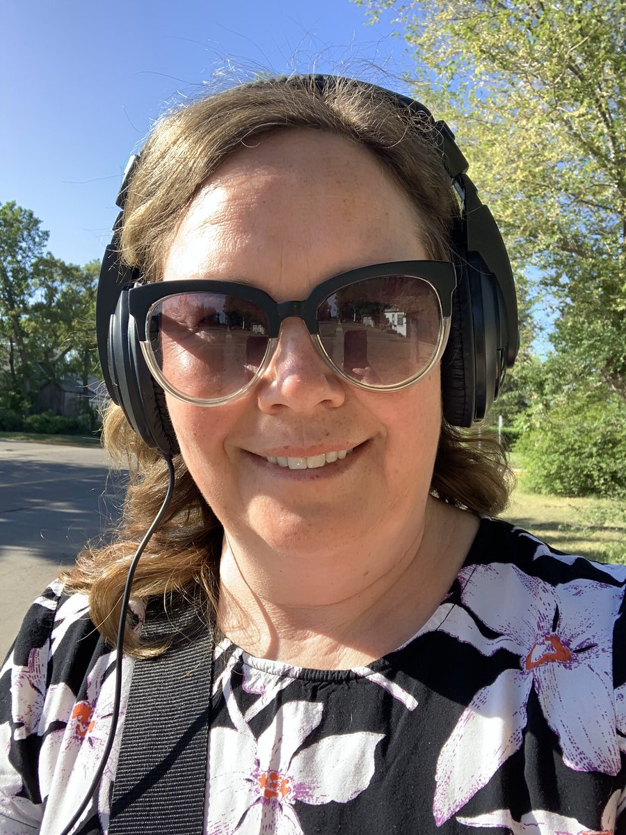 TLammersSLF's tweet image. #walkingtowork listening to #bitesizedbooks #Headway #twoaday I highly recommend it! Anything you want to listen to in #under15min
