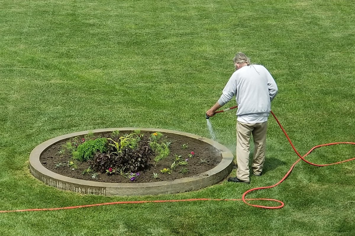 NECorrections's tweet image. As springtime arrived, men at the Tecumseh State Correctional Institution helped spruce up the grounds with some fresh plants and flowers. #SpringFlowers #BeautificationProjects