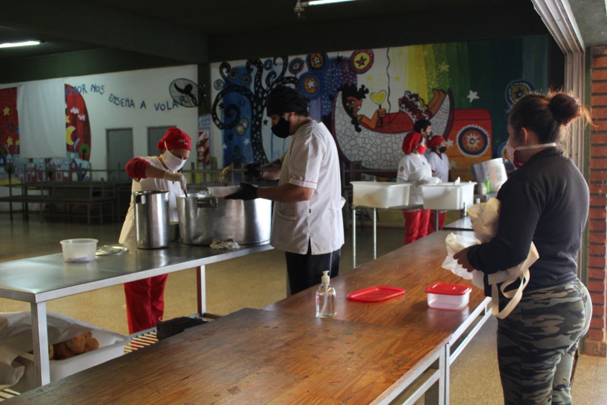 noticiasdel6's tweet photo. El Hogar de Día de #Posadas inició entrega de viandas de almuerzo y merienda a las familias @TequiDuarte 
https://t.co/2AxndHU1Mv https://t.co/MZxvzrWWFW