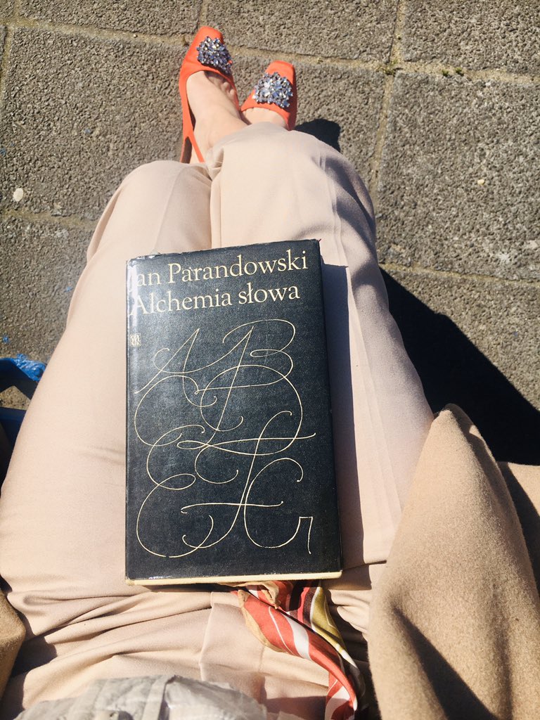 MajaNabzdyjak's tweet photo. „Wino daje polot, jasność myśli i to szczególne rozradowanie, które tworzy ład i harmonię, umiar.Dobrodziestwa wina są w literaturze wielkie, a szkody nieznaczne...”.
I tu wypada oznaczyć @wina_Mazurka 😉🍷
#TerazCzytane #Parandowski https://t.co/GhpAcxwXjr