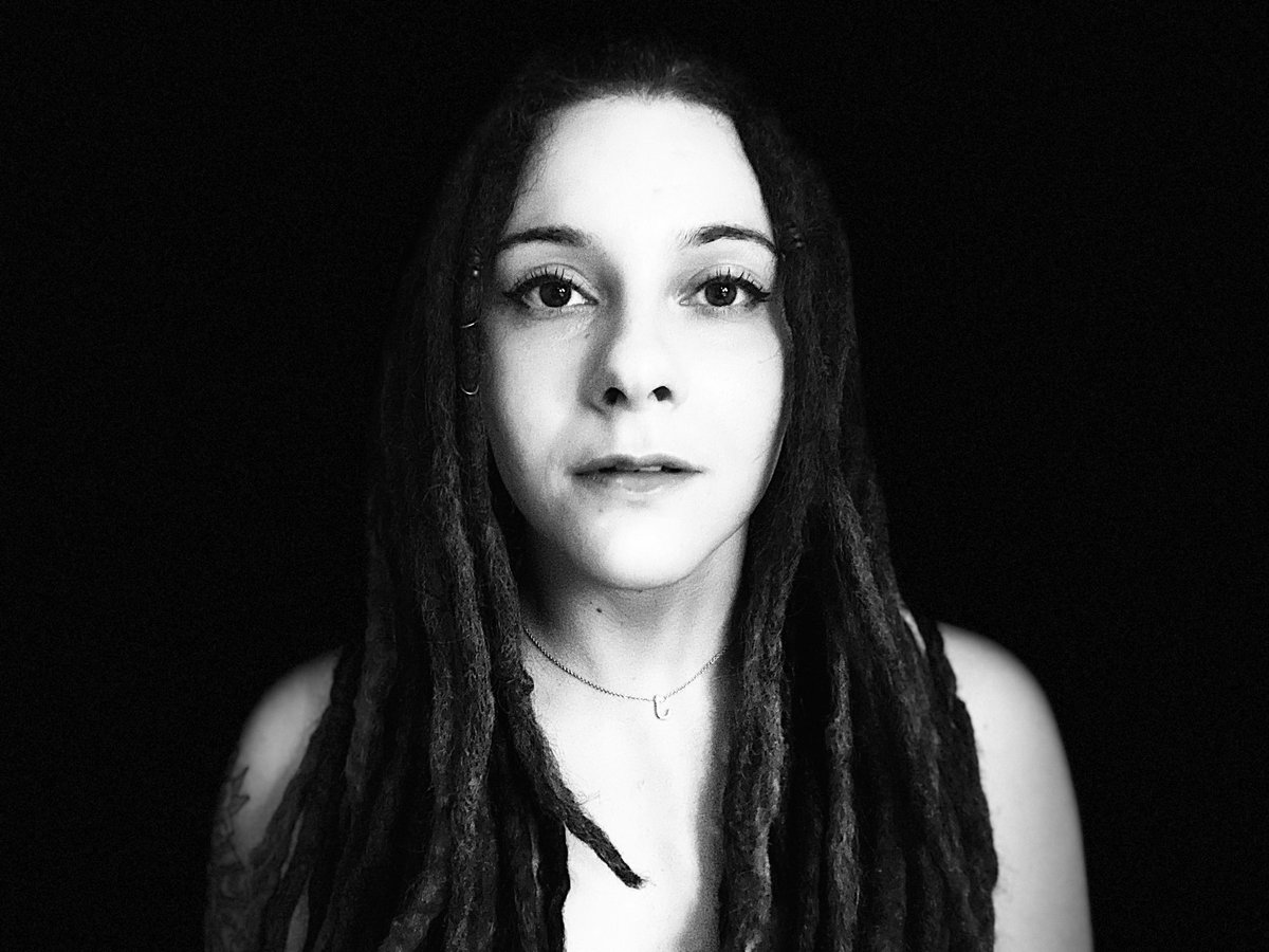 __yogij's tweet photo. LETS TALK PRIVILEGE.

I AM A BIRACIAL LIGHT SKIN WOMAN.

I LIVE AS A CHAMELEON IN THE EYES OF THE POLICE AND RACISTS...

#blackoutday ✊🏼 https://t.co/2Jeogl32Mv