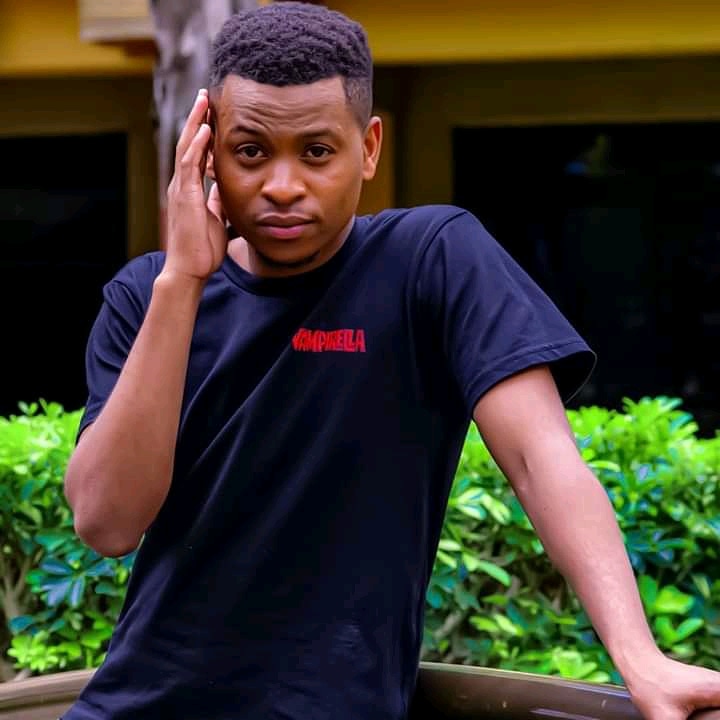 switchtvkenya's tweet photo. Na leo ni ile siku ya kuwatambua wasanii wanaochipuka kimziki hapa Afrika Mashariki.
Karibu katika #EABase naye @presenterali, mchokozi ambaye akiguruma simba wanalala.
Ni #FastrisingTuesday , tukuchezee wimbo upi?
#TuesdayMotivation #tuesdayvibes #TuesdayThoughts https://t.co/y4F8ce4u2h