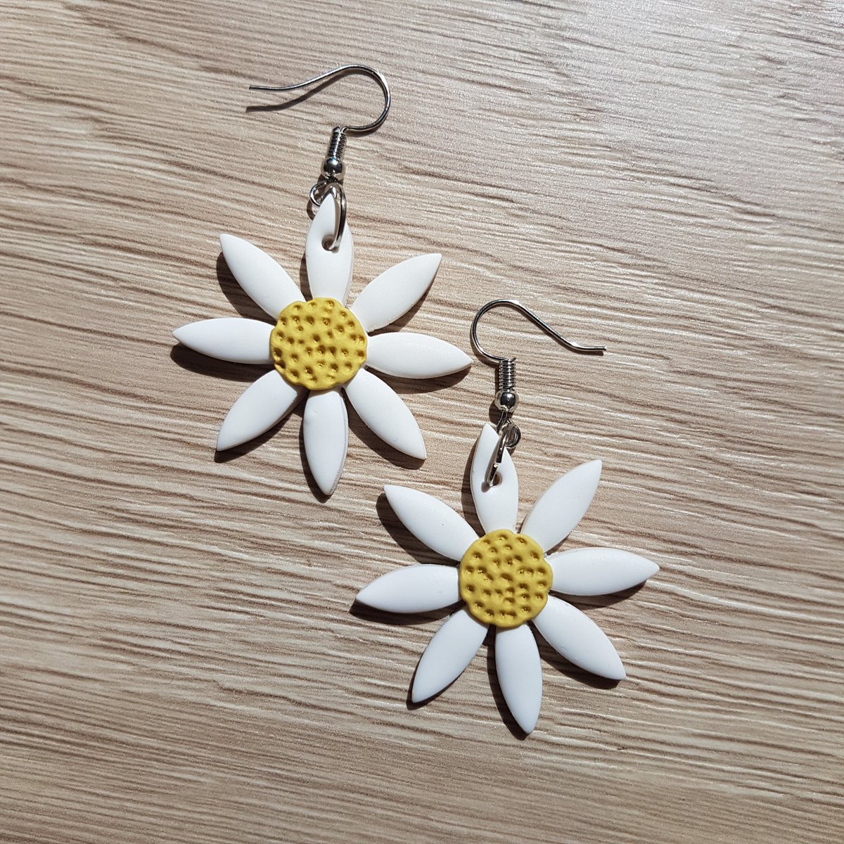 Forever_Chic__'s tweet photo. Sunflowers and daisies, what a way to brighten up any day of the week!
To shop this look, check out my Etsy Shop: https://t.co/OfGiyRvR2d
#handmade #etsyfinds #etsy #UKEtsyRT #gift #UKGiftAM #flowers #sunflower #daisy #WBSHour #HandmadeHour #workingfromhome #tuesdayvibes https://t.co/iRCPDnOfB6