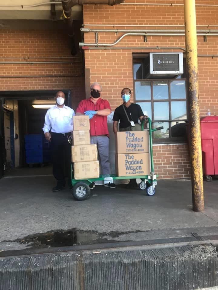 TheMeitheal's tweet photo. 🔸FINAL PPE DELIVERIES 🔸 (3/4)
Also on Saturday Chairman Brian McCabe along with his courageous young daughter Josie made deliveries to three locations in the Bronx:
🔹St Barnabas Hospital
🔹@BronxCare / Bronx Lebanon
🔹Calvary Hospital Home Care. https://t.co/Eq5DbhtG6C