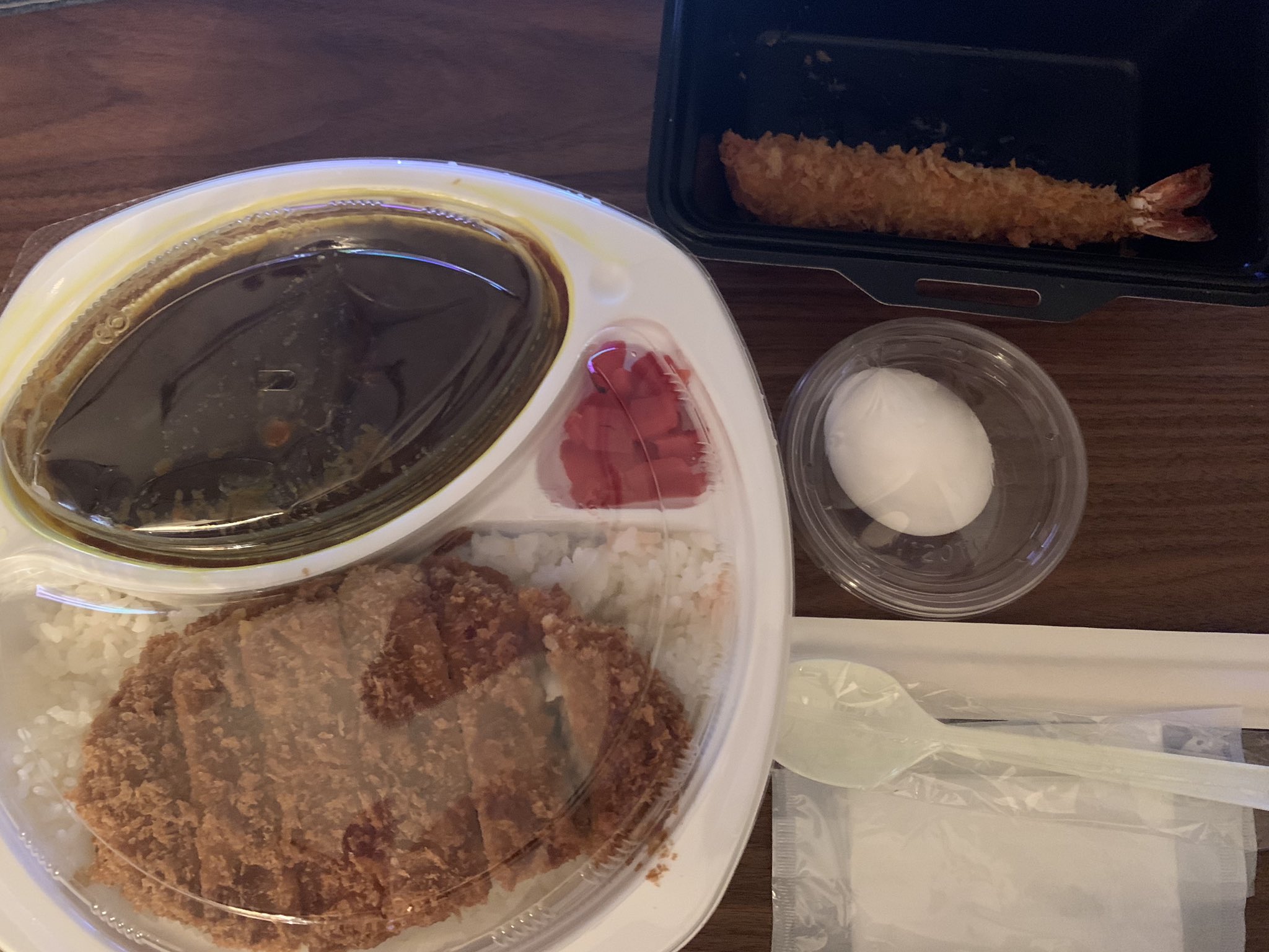Uberguild Tokyo 悲報 Uber これで5 000円wwwwww 米も卵も福神漬けも派遣の社員食堂レベルw エビフライなんかテーブルマークの冷凍物だよね ﾉ ｱﾁｬｰ すまんな大ハズレ Coco壱なら1500円 T Co Fccptpyyby Twitter