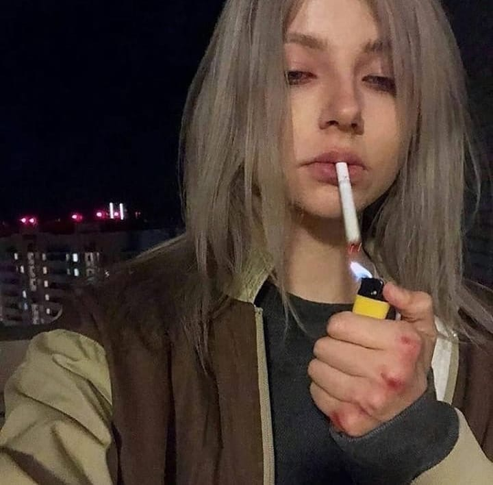 это не танец увы
ты слезы и зависть луны
детка, ты зависть луны
детка, не слазь и умри
детка, ты зависть луны
детка, не слазь и умри
детка, ты зависть луны