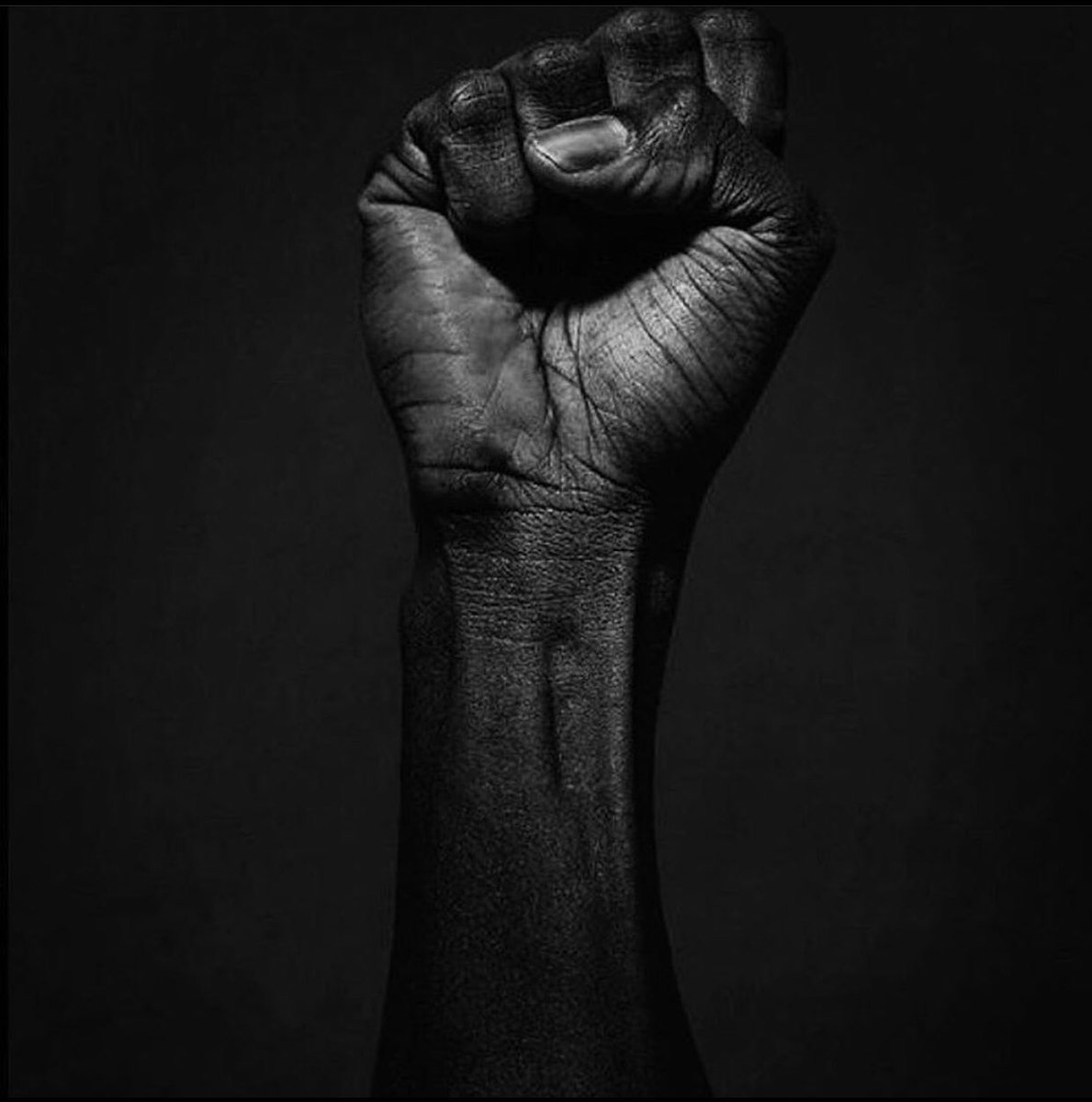 BeyondSaying's tweet image. B L A C K L I V E S M A T T E R! ✊🏿✊🏾✊🏽