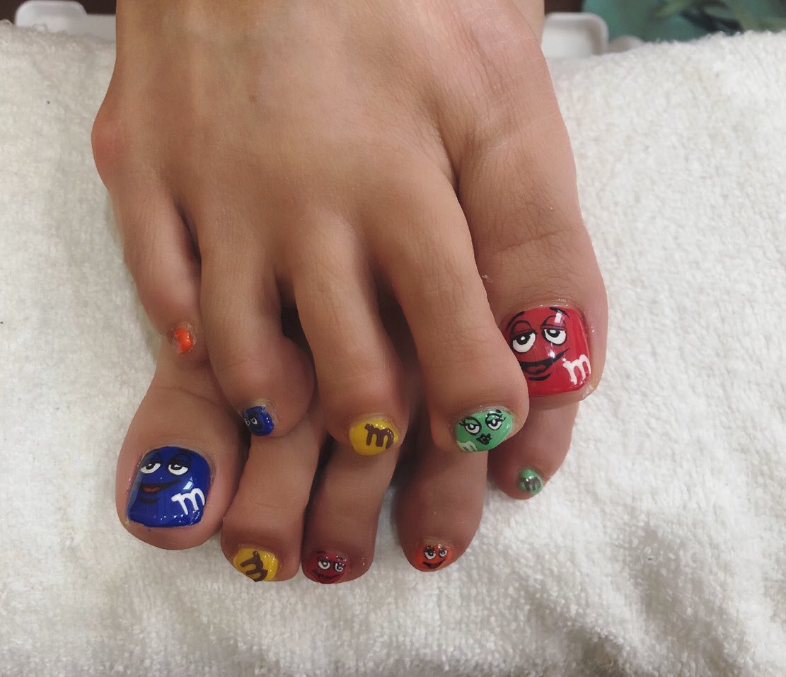 Namihey ジェルネイル Lollipopnail 自爪を削らない パラジェル 自宅サロン ネイル ネイルデザイン トレンドネイル フットネイルネイル エムアンドエムズネイル キャラクターネイル 手描き カラフルネイル ちゅるるん Nailstaglam