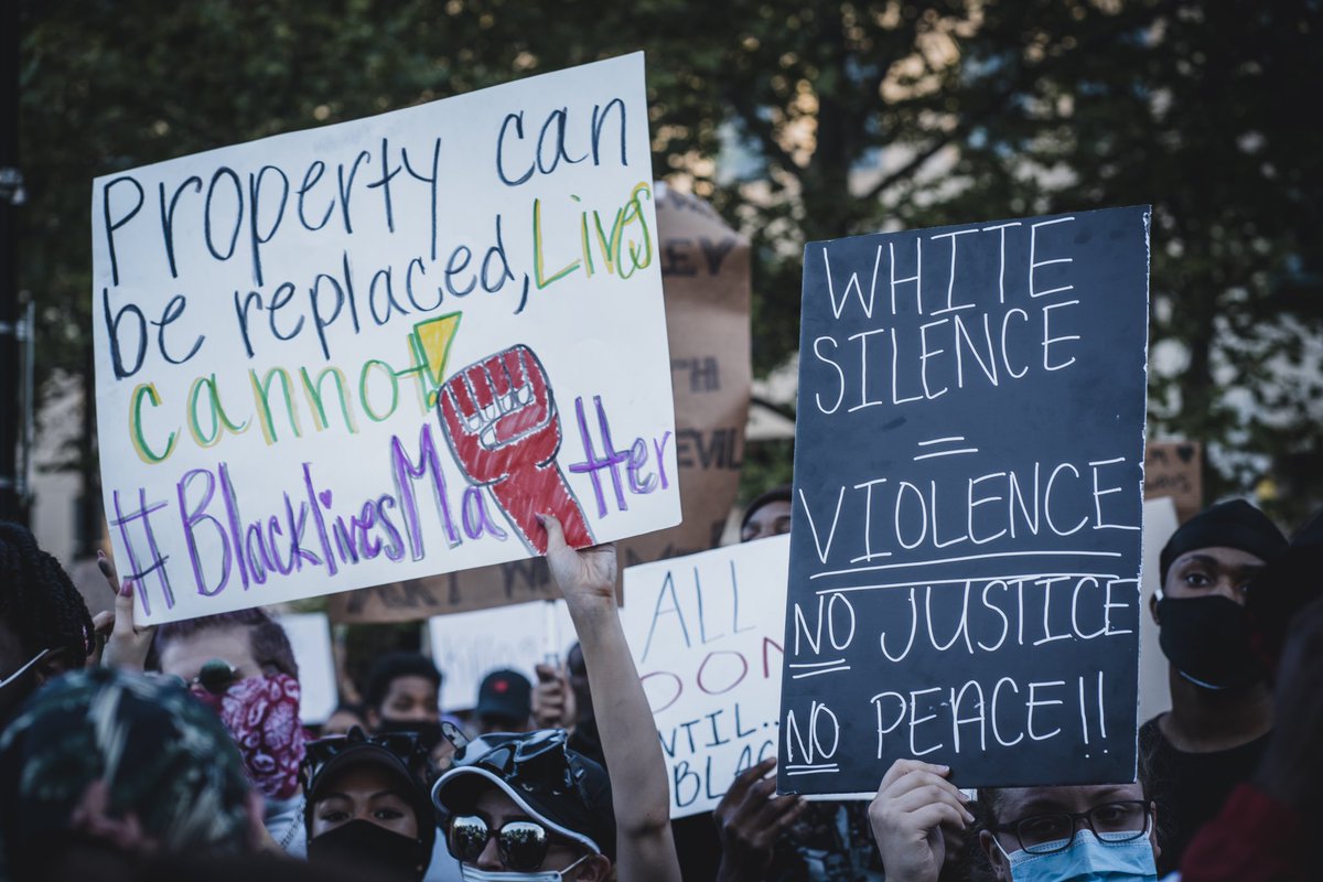 iammikestyle's tweet photo. A THREAD: 

Baltimore to Minneapolis with Love🖤🤍❤️
I’m Proud of my people in Baltimore for keeping everything peaceful. Together we are Strong✊🏿✊🏻
Shot by: @mikestylestudio 
#BlackLivesMatter #JusticeForGeorgeFloyd #JusticeForJamesScurlock #JusticeforAhmaudArbery https://t.co/2T2WG1U3RZ