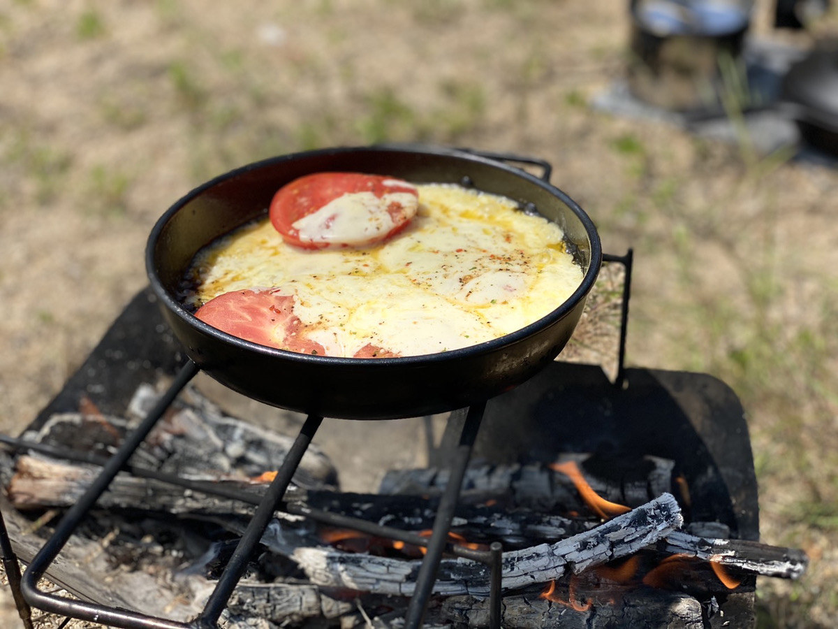 camp1515's tweet photo. チーズトマトチーズです。
キャンプ飯ではチーズ多め☆
#キャンプ飯 https://t.co/RMQcbiSdhM