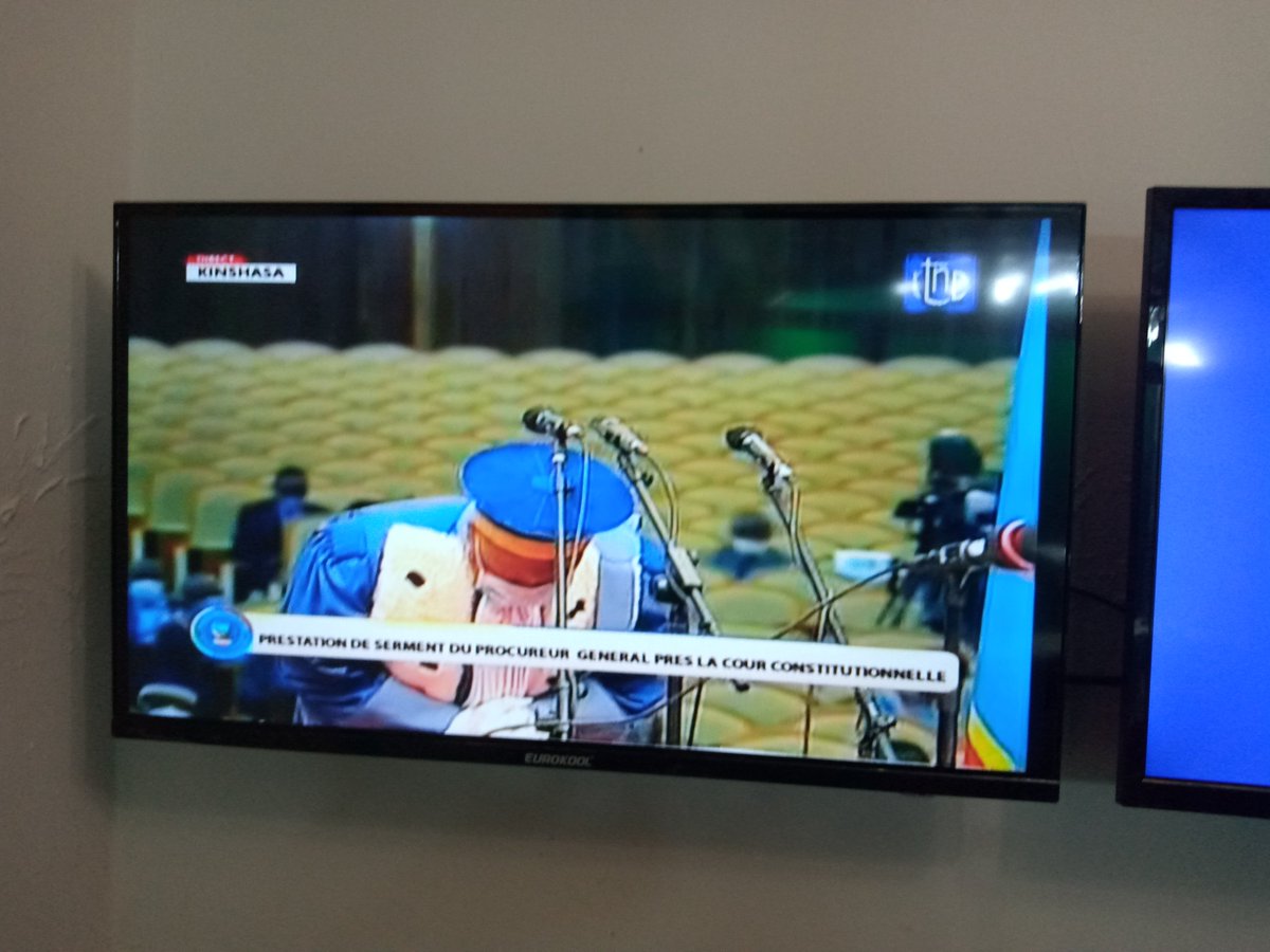 Satellite_Cgl's tweet photo. #RDC: Le nouveau procureur général près de la cour constitutionnelle prête serment devant le magistrat suprême, commandant suprême des forces des armées, SEM @fatshi13. https://t.co/f83Q8ZmLhm