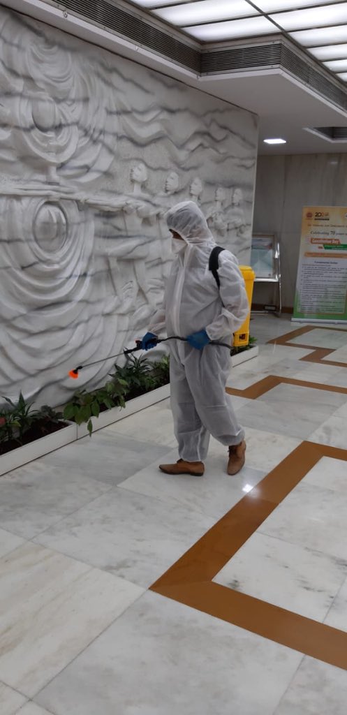 IndianOilcl's tweet photo. With safety of employees as a key priority at IndianOil; no stone is being left unturned to implement extensive protective measures at our offices across India. Here’s a glimpse of safety measures at our Marketing Division HO, Mumbai. #ProudToBeAnIOCian #AatmaNirbharBharatAbhiyan https://t.co/MCSWHoWtow