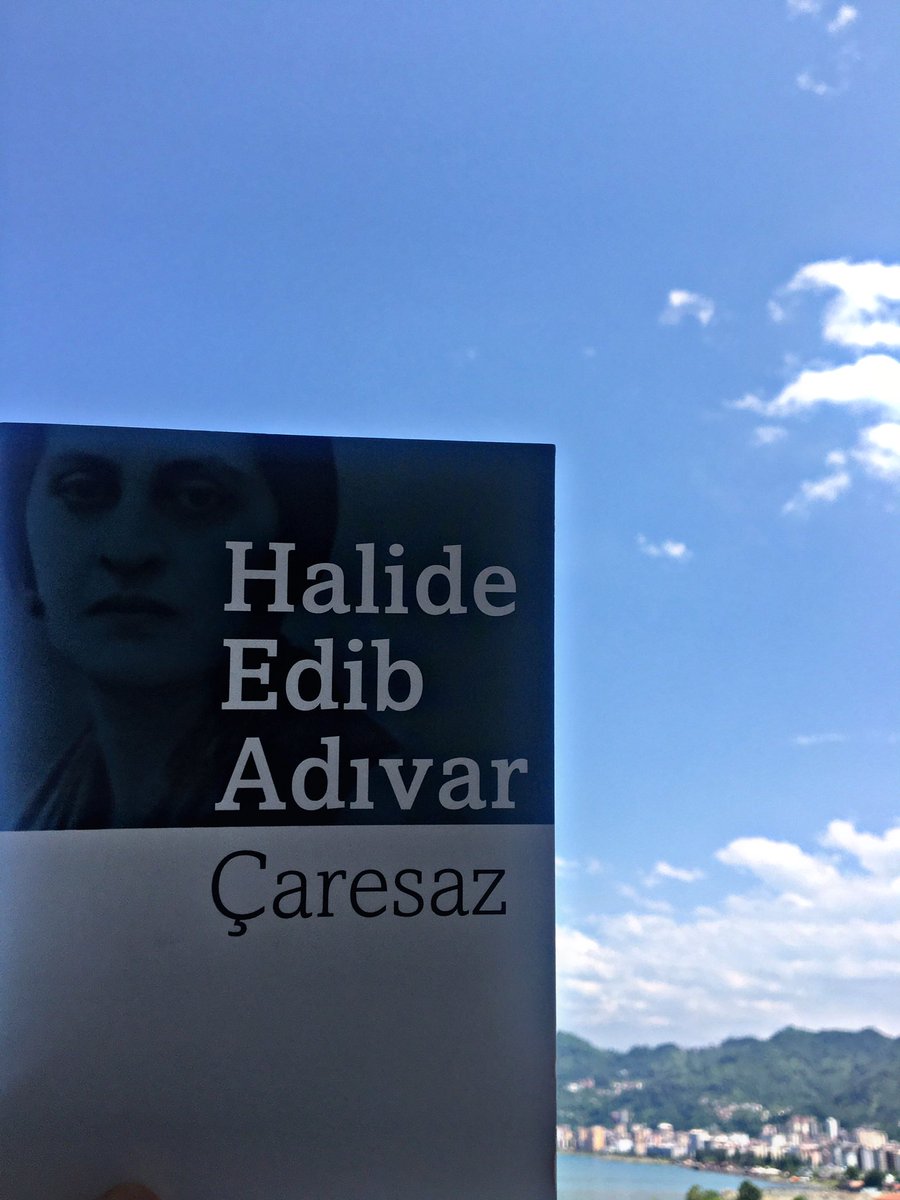 OnceKitapRize's tweet photo. “Evet, hayat hep böyle insana oklarını atar, siz de göğsünüzü açar, onların ciğerlerinize saplandığını görürsünüz.”

#canyayınları 
@canyayinlari https://t.co/8672kQrtnP