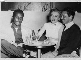 Clubpassionmar2's tweet photo. Bonne journée
En soutien aux personnes de couleur

Have a great day
In tribute to color people

#marilynmonroe #clubpassionmarilyn #ellafitzgerald #travilla #philmoore https://t.co/yrJAVOwJew