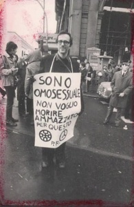 tornando all'attivismo: MASSIMO CONSOLI "IL PAPA DEI GAY". Massimo Consoli inizia il suo attivismo già ai tempi della scuola, quando fonda il gruppo ""La rivoluzione è verde", che nel 1963 diventa il ROMA-1 (Rivolta Omosessuale Maschi Anarchici - prima fase)