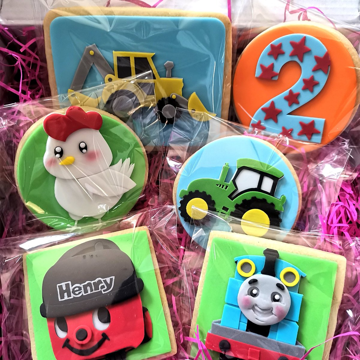 AmazingCakeCo's tweet image. Happy Birthday George ❤️

When you can't do a birthday cake for your nephew because of distance and lock down, a gift box of cookies works a treat.