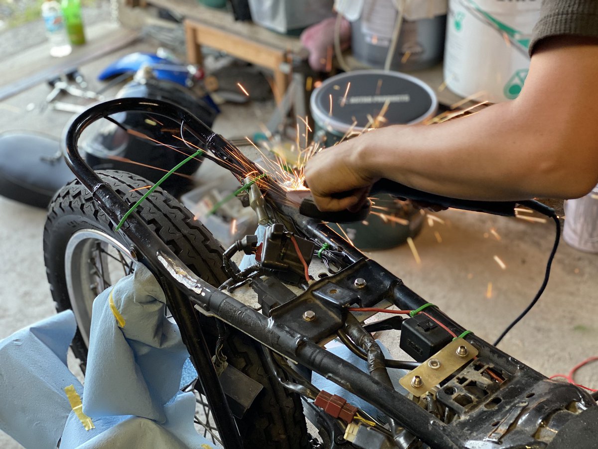 S15PANDEM's tweet image. 片浜ベース
バイクはじめました。
フレーム切ったり張ったり
また後日続きやりますᕦ(ò_óˇ)ᕤ
#KATAHAMABASE 
#片浜ベース