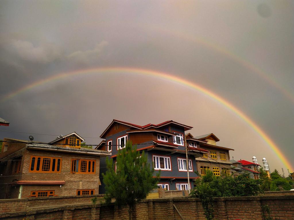 MAJID_M_SIRWAL's tweet photo. Yesterday's click #rainbow #sky #clouds #minars #mosques #houses #Kashmir #COVIDー19 #Pakistan #BlackLivesMatter #GeorgeFloyd #BlackLivesMattter https://t.co/FGxxosD3U4