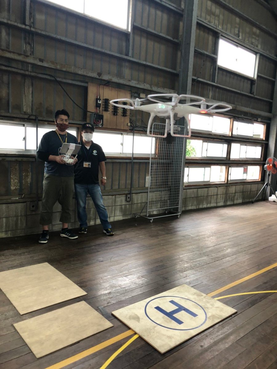 Jun1Yoshimura's tweet photo. 2020年6月1日、#DroneBase埼玉 にて、#JDA 公認二級技能操縦士に合格しました！まずはトレーニングして、半年でお世話になった人たちのお家やお店を空撮してお礼参りして、一年後には空撮などの業務請負いできるようになりたい…！ 諸先輩方よろしくお願いします💦

#ドローンパイロットと繋がりたい https://t.co/2CR9RewWHC