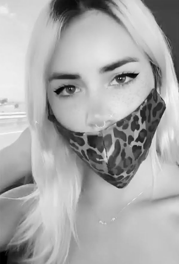 LaliEspositoFCE's tweet photo. Como era obvio por cuestiones sanitarias, Lali cumplirá 14 días de cuarentena antes de retomar en Julio el rodaje de #SkyRojo🔴 

Tiene permitido ir al supermercado o a la farmacia, aunque la productora se encargó de hacerle unas compras para estas primeras semanas. https://t.co/j3RrpOF3Ev