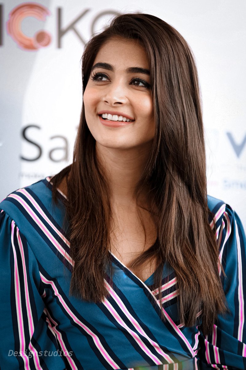 GlamshamGlitz's tweet photo. Elegance personified! 😘 😍 👌
@hegdepooja - We can't take our eyes off from you!!!
@FcHegdePooja
@poojahegdeHCF @PoojaHegdefc_
@PoojaHedge_FC @PoojaHegdeFP
#elegance #Beautiful #PoojaHegde #QuaratinePhotoshoot #8yrsoflovablemkp #info #instagram #JagameThandhiram #KomaramBheemNTR https://t.co/VomovK07XE