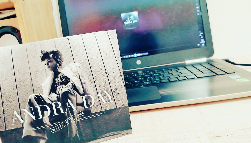aiaisa_official's tweet photo. 今日はレコーディングしてました💫
良いものに仕上がるはず🎶😄
これからCDを聞きながら勉強✏️
Andra Dayにハマリ中...🎧
#AndraDay #CheersToTheFall https://t.co/b1pMScxajA