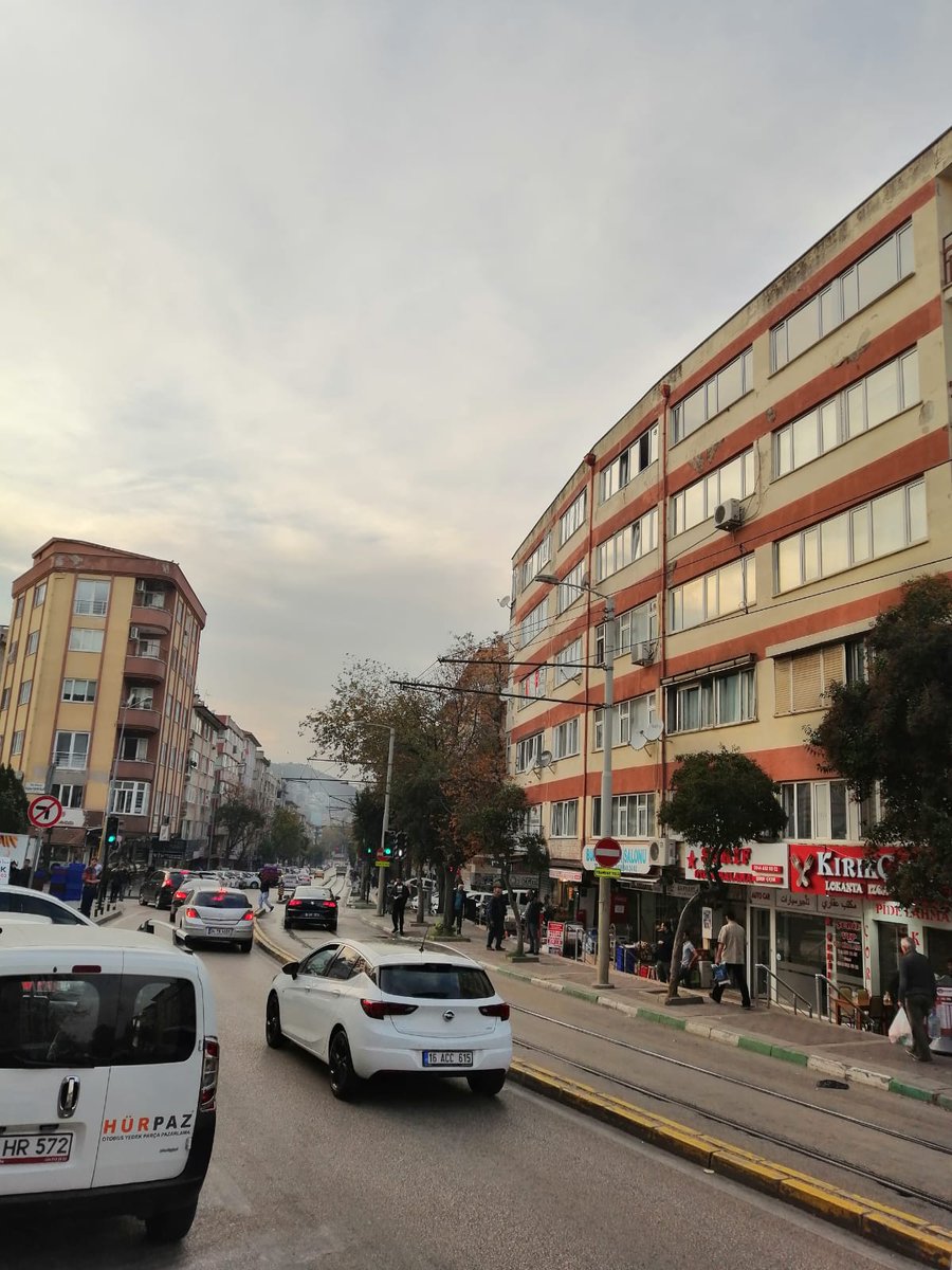 شقة مفروشة للبيع في مركز محافظة بورصا 

غرفتين نوم ، صالون ، حمام ، مطبخ ، بالكون 
مساحة الشقة : 100 متر مربع 
الطابق الثاني ، مصعد متوفر 
سعر الشقة : 240.000 ليرة تركية 
حسب سعر صرف الدولار بتاريخ اليوم 
1 دولار = 6.75 ليرة تركية 
سعر الشقة بالدولار = 35.555 دولار 💲