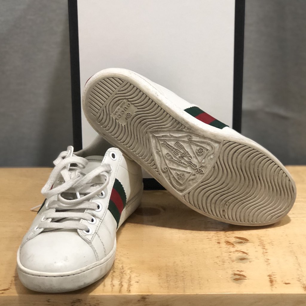 ymshoecleaning's tweet photo. Your high-end shoes deserves a VIP treatment at all times! Team YM is careful enough to clean your Gucci’s.
Open Daily
1pm - 5pm
#MostTrustedInCalamba
#BeatersToBrandNew https://t.co/f9WKGQhtSL