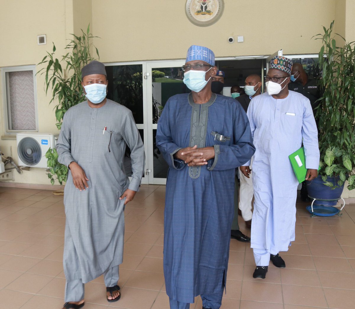 FmstNg's tweet photo. #PhotoNews: The HMoS of @Fmstng , @MohdHAbdullahi today visited the HM of FCT (@FCTgov) @MuhdMusaBello. They discussed issues of mutual concern and also condoled him on the loss of lives of some residents of the FCT due to #covid19.
#MaskUpYourself
#๐ฆ๐ฎ๐๐ก๐ผ๐ง๐ผ๐ฅ๐ฎ๐ฝ๐ฒ! https://t.co/xqgDYV2YPP