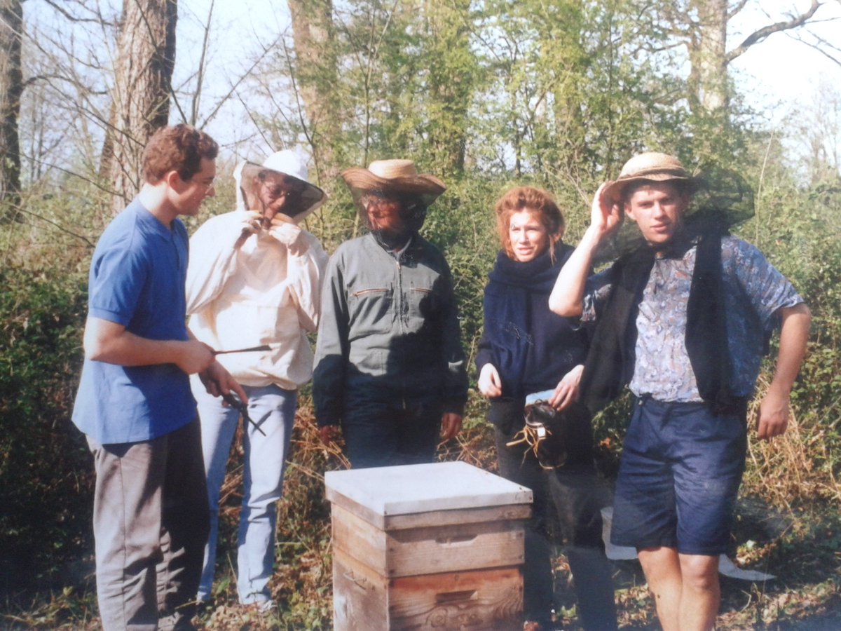 anthroposysteme's tweet photo. #30ansFerme Merci aux abeilles du @Groupe_ESA et aux auteurs #EvaluationEnvironnementale #Sev3 #InVéloVeritas sur #VelOdyssee cc @INRAE_France @Ecologie_Gouv @Agenda2030FR @BiomimicryInst @Strategie_Gouv @ceebios https://t.co/9J6Z83Rihf