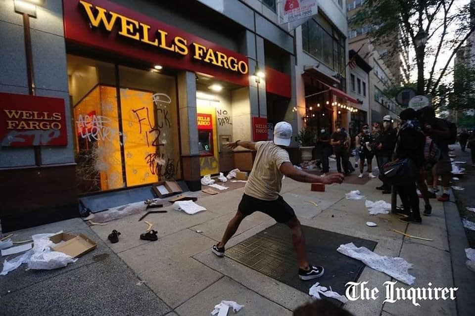 WasPu's tweet image. Selama ari-ari nya masih di Indonesia, Jiwa Barbar akan selalu ada #BlackLifesMatters