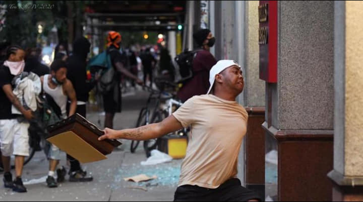 WasPu's tweet image. Selama ari-ari nya masih di Indonesia, Jiwa Barbar akan selalu ada #BlackLifesMatters