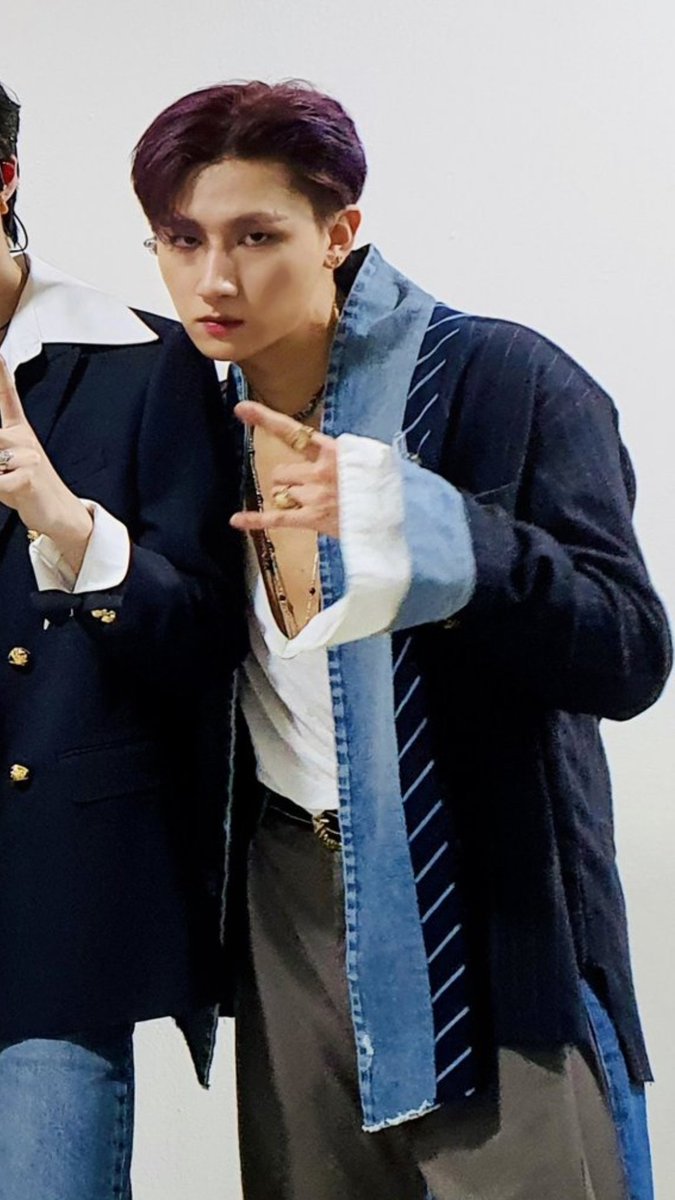 monbenee's tweet image. Imagine being that good looking that you don't care how to pose because you know you are gonna look good any way. That's changkyun.