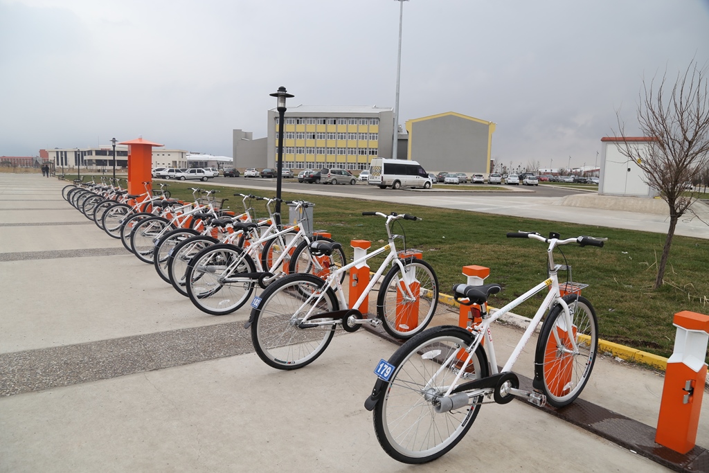 ‘Yeni Normal’ Dönemin Ulaşım Aracı: Bisiklet

Detay için 👉 aksaray.edu.tr/yeni-normal-do…

#akıllıbisiklet #ASÜ #AksarayÜniversitesi #3Haziran #DünyaBisikletGünü 
@ASU_Rektoru