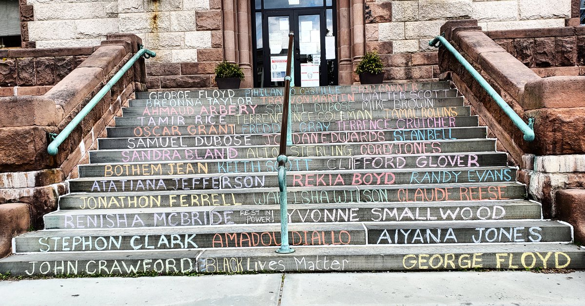 OnlyInBOS's tweet image. The steps leading up to Cambridge City Hall today.