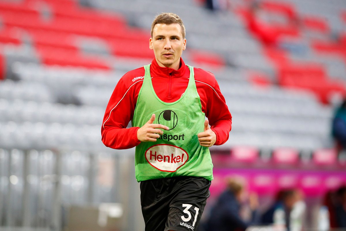 f95's tweet photo. Entwarnung bei Marcel #Sobottka: Der Mittelfeldspieler hat sich bei #FCBF95 eine leichte Bänderverletzung im Sprunggelenk zugezogen und wird bis auf Weiteres nicht am Mannschaftstraining teilnehmen können. Das haben Untersuchungen heute ergeben.

#f95 | 🔴⚪️ https://t.co/xLRltQyXz5