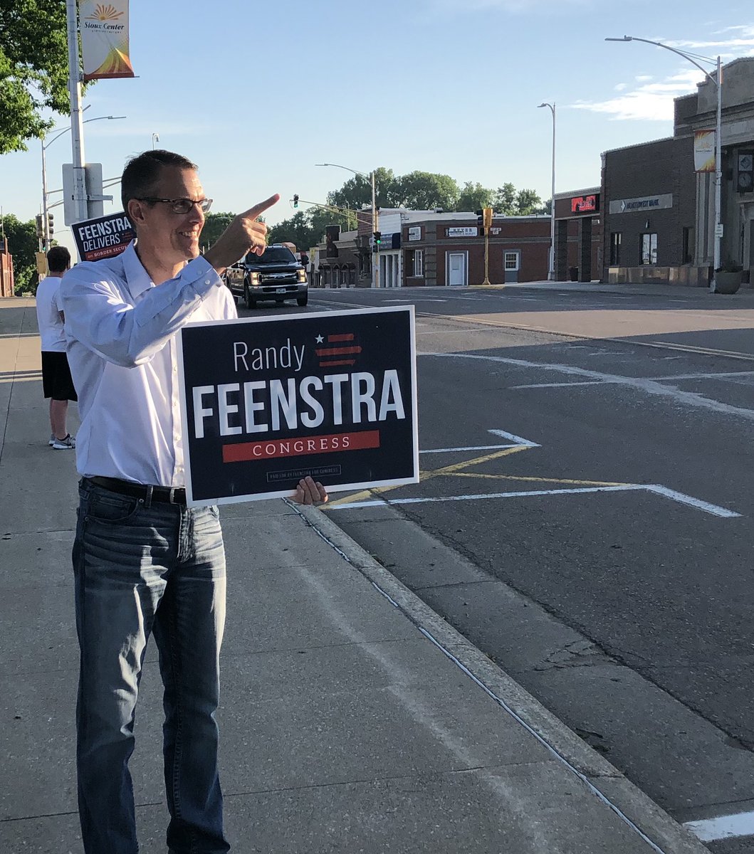 RandyFeenstra's tweet photo. Up and at it bright and early greeting voters on their way to work this morning! Incredibly grateful for the support of so many. #ia04 #FeenstraDelivers https://t.co/PP3NfoIE4r