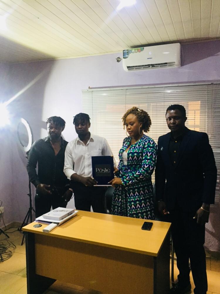 Challexdeboss's tweet photo. Another Endorsement❤🔥
I really appreciate @posheofficial for the believe in what I do.
#CDB X #Poshe to another level.
God bless y'all. https://t.co/tp3b15HXeg