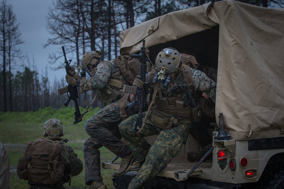 tacticalporn's tweet photo. 🇺🇸Recon Marines during a live-fire drill at Camp Lejeune, May 20, 2020.

#2ndRecon #2ndMARDIV #IIMEF #USMC
#Reconnaissance #SwiftSilentDeadly https://t.co/FUZgoGEssB